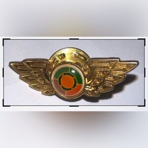 Vintage Gold Tone Pilot Wings Lapel Pin Enameled Center Aviation Badge Accessory